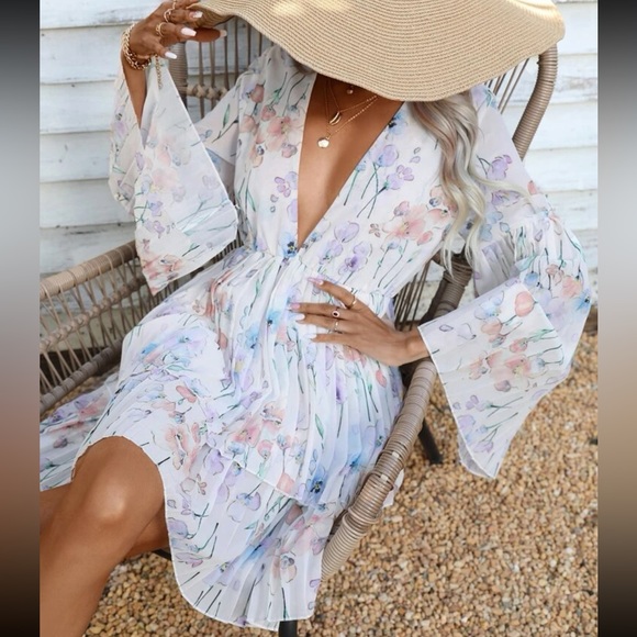 Boho floral print plunging V neckline flounce sleeve mini dress - Picture 5 of 6